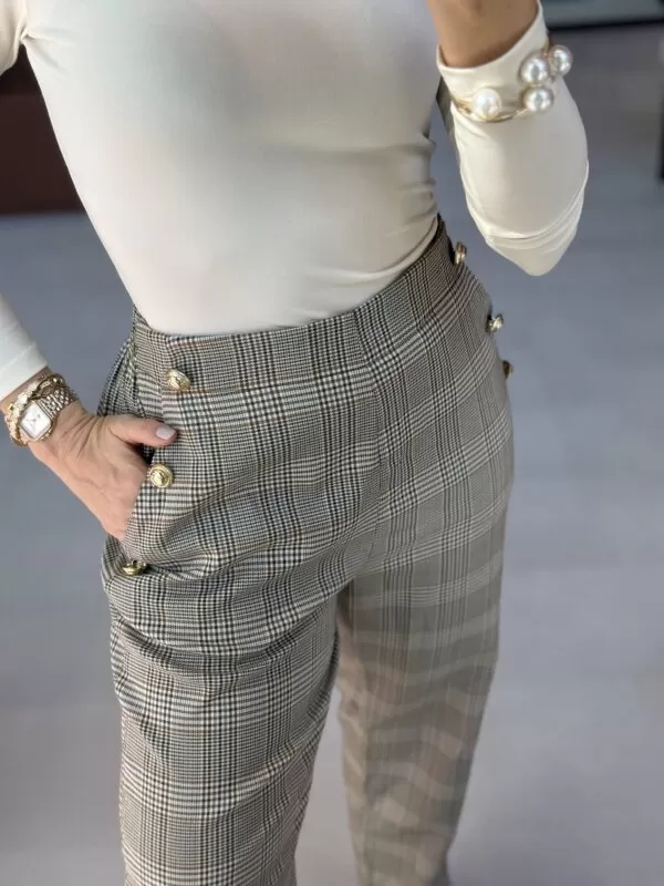 Calça Xadrez com Botões Dourados - Image 7