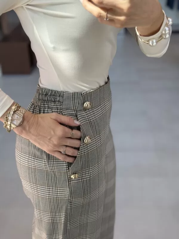 Calça Xadrez com Botões Dourados - Image 2
