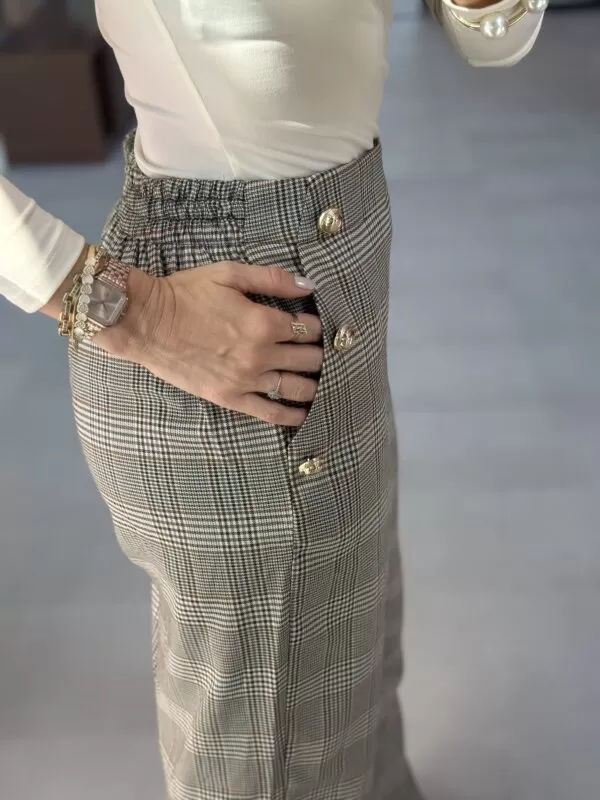 Calça Xadrez com Botões Dourados - Image 3